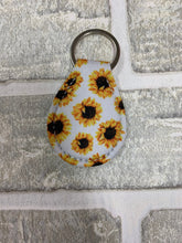 Load image into Gallery viewer, White sunflower quarter holder keychain blanks
