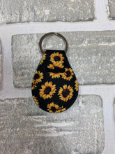 Load image into Gallery viewer, Black sunflower quarter holder keychain blanks
